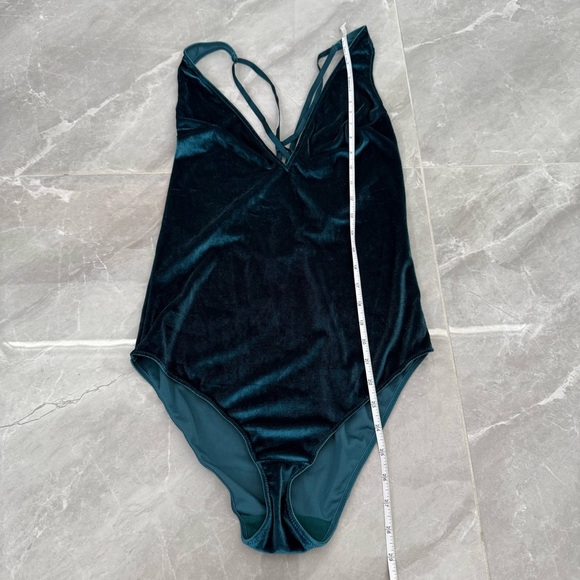 Women’s Gilligan & O’Malley Intimates Velvet Deep V-Neck Strappy Bodysuit Medium - Picture 16 of 16
